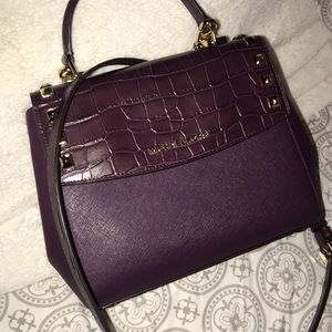 Michael kors crossbody